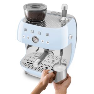 smeg-cafetera-espresso-manual-egf03pbeu-grinder-inox-24-l-20-bar-pastel-blue-50s-style-8