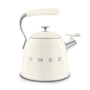 smeg-hervidor-wkf01cr-silbato-crema-23-l-50s-style-2-scaled