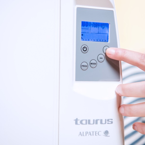 Taurus Emisor Térmico MALBORK 900 Digital Programable - Imagen 2